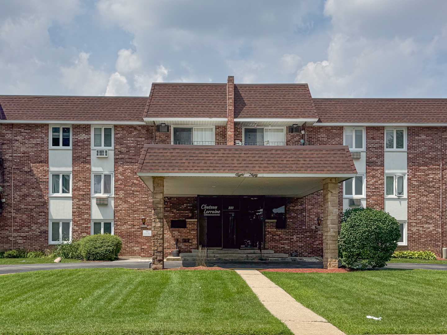 850 S Lorraine Road #2C, Wheaton, IL 60189