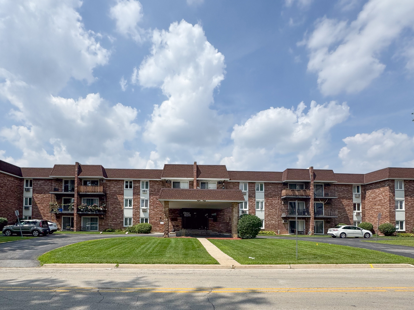850 S Lorraine Road #2C, Wheaton, IL 60189