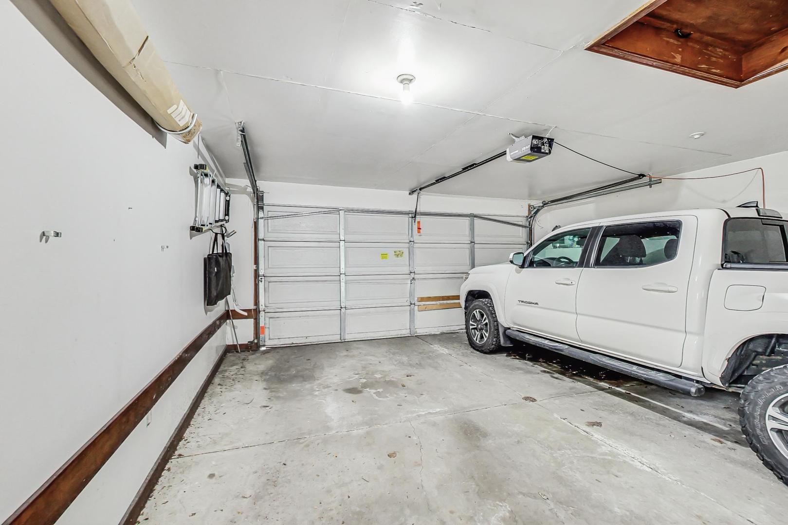 3330 W Hutchinson Street #1, Chicago, IL 60618