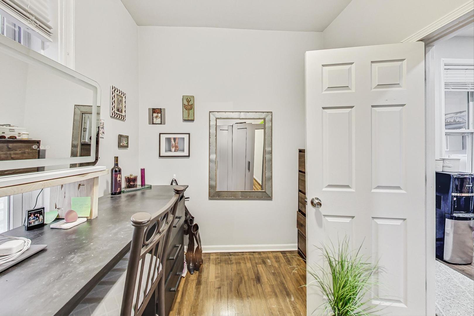 3330 W Hutchinson Street #1, Chicago, IL 60618