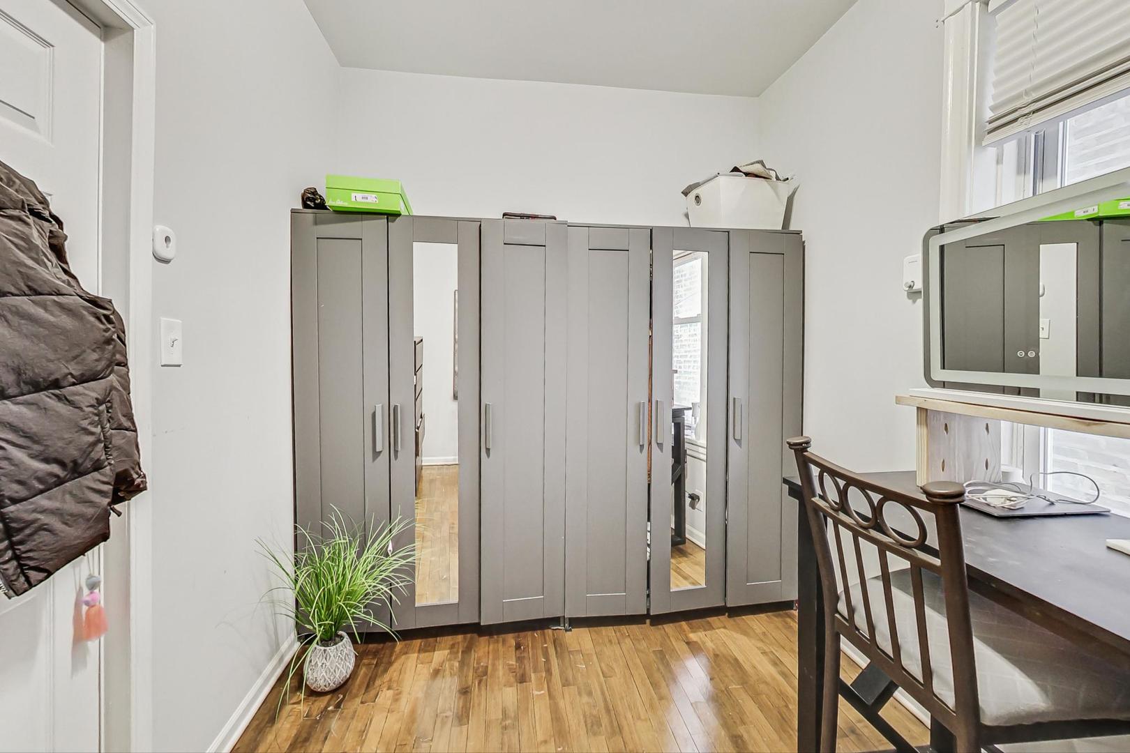 3330 W Hutchinson Street #1, Chicago, IL 60618