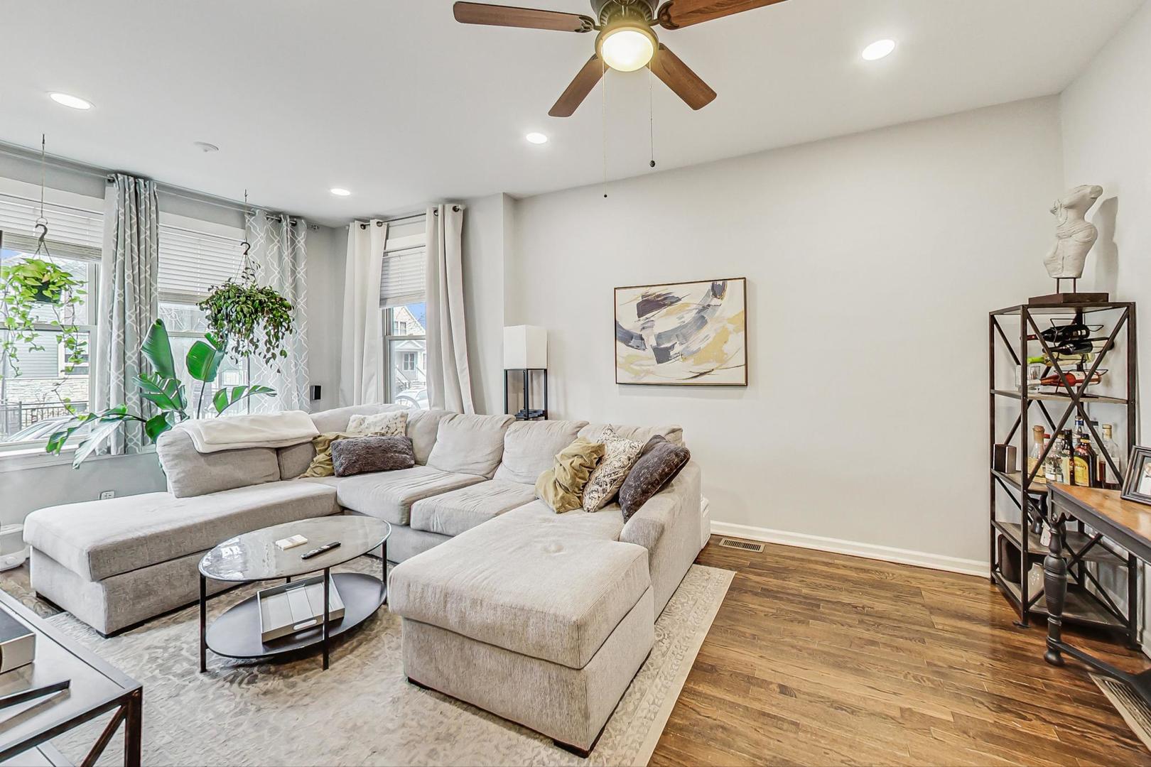 3330 W Hutchinson Street #1, Chicago, IL 60618