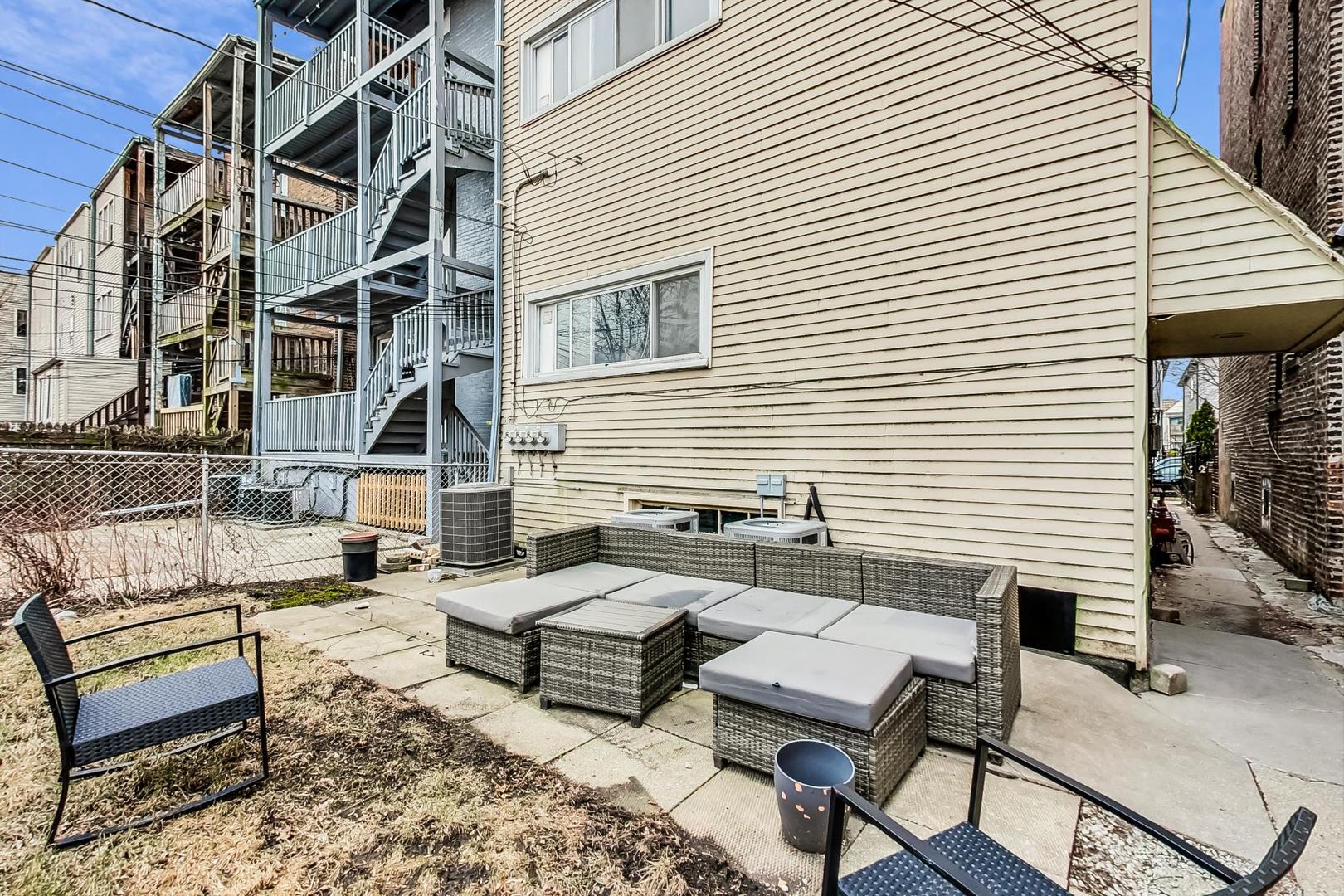 3330 W Hutchinson Street #1, Chicago, IL 60618