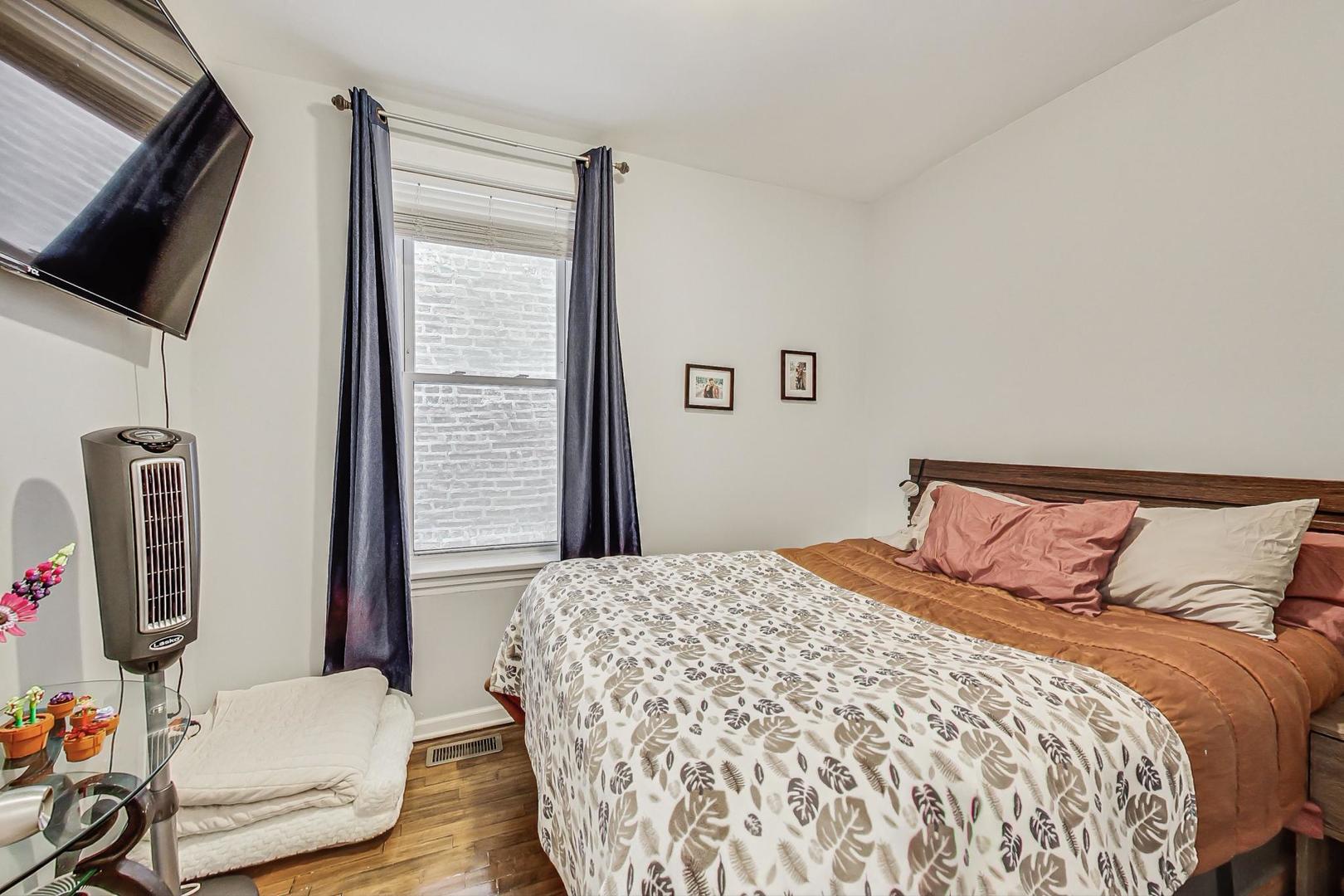 3330 W Hutchinson Street #1, Chicago, IL 60618
