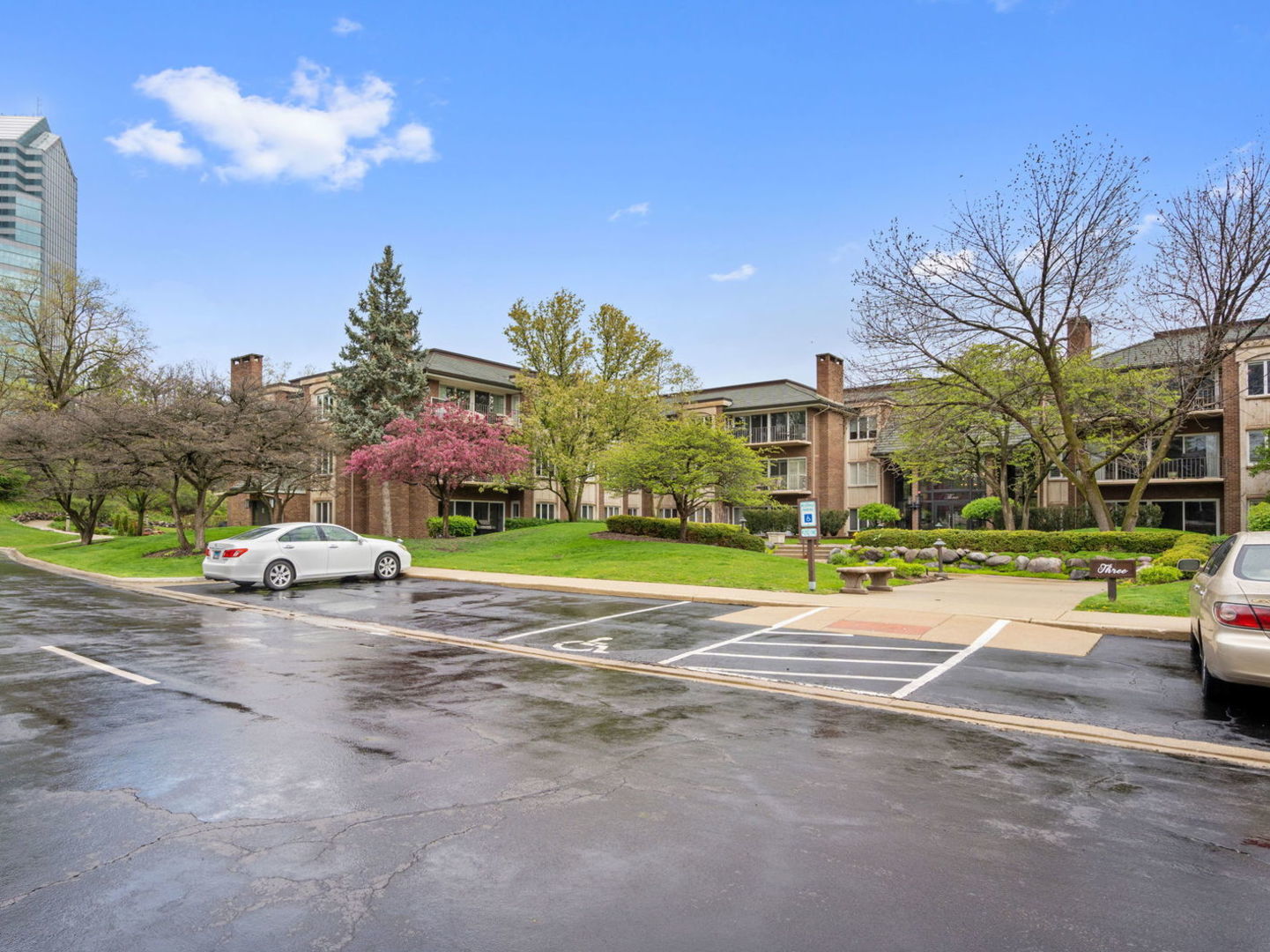 3 Oak Brook Club Drive #E305, Oak Brook, IL 60523
