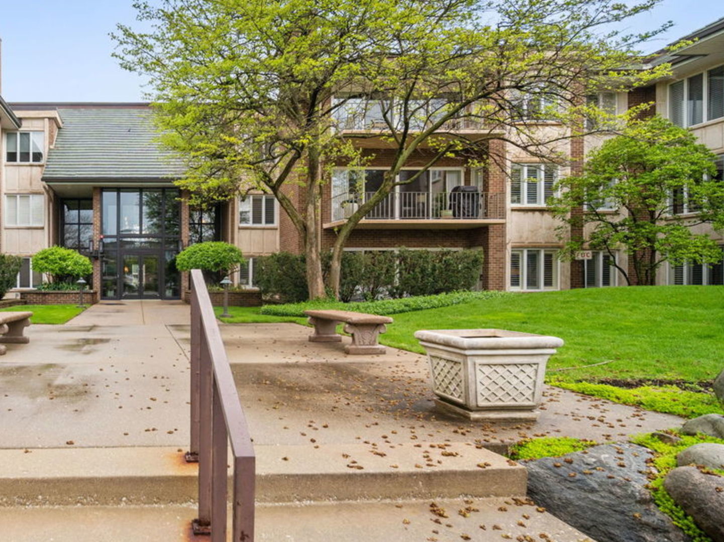 3 Oak Brook Club Drive #E305, Oak Brook, IL 60523