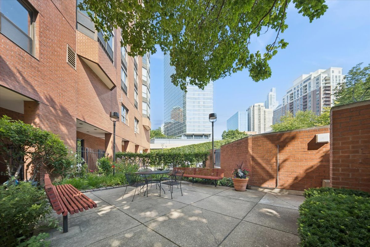 901 S PLYMOUTH Court #802, Chicago, IL 60605