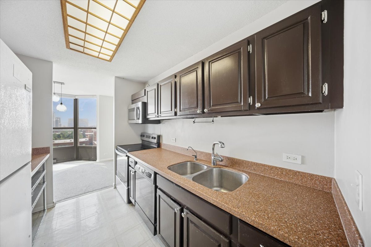 901 S PLYMOUTH Court #802, Chicago, IL 60605
