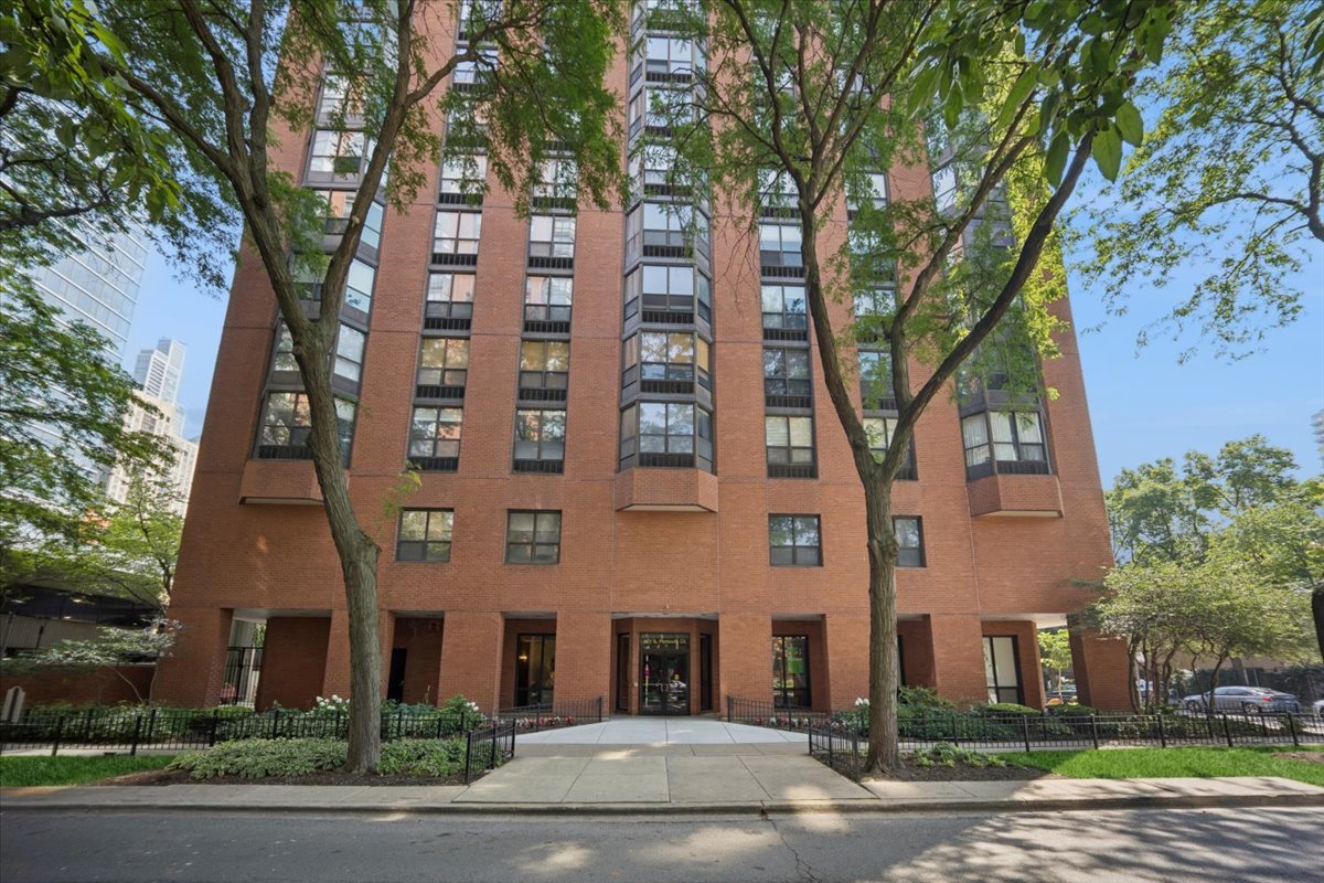 901 S PLYMOUTH Court #802, Chicago, IL 60605