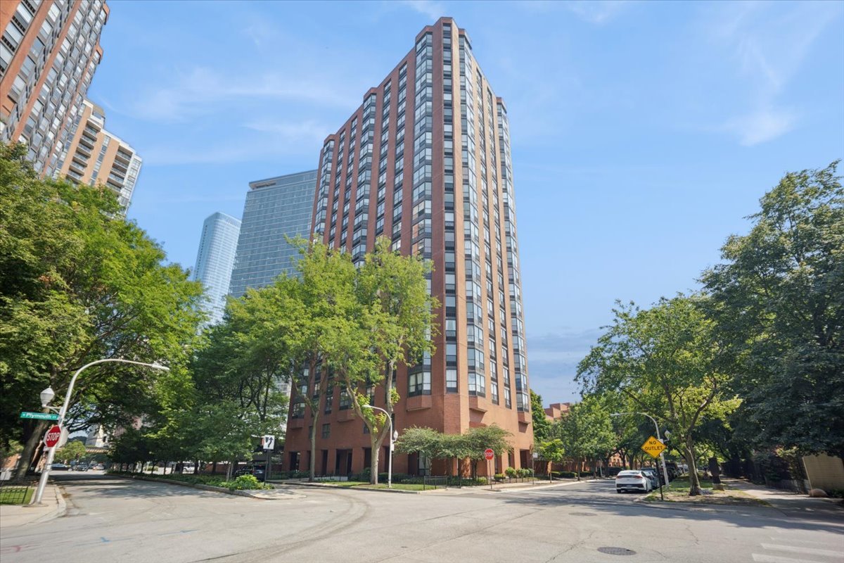 901 S PLYMOUTH Court #802, Chicago, IL 60605