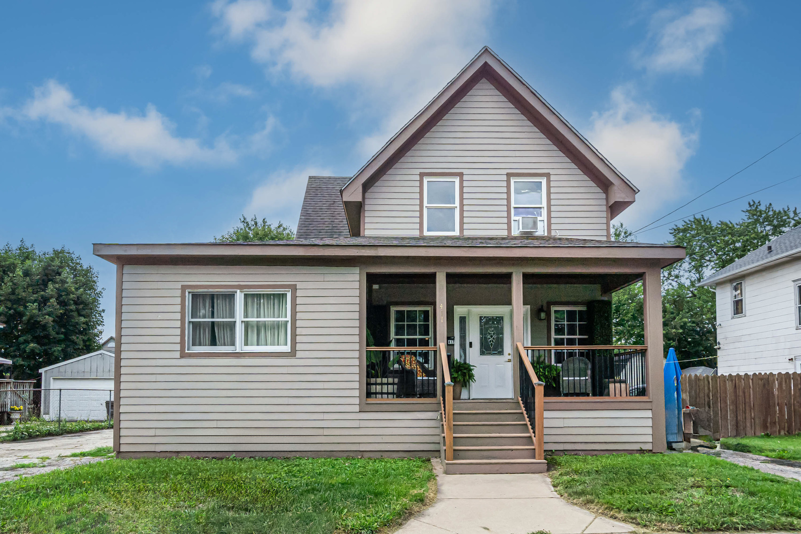 417 Lovell Street, Elgin, IL 60120