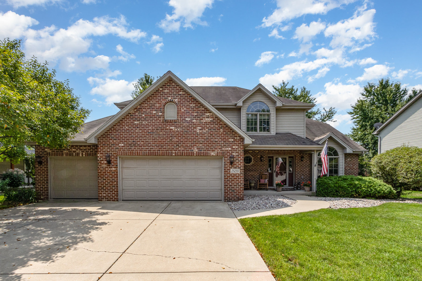 25255 Wheat Drive, Plainfield, IL 60585