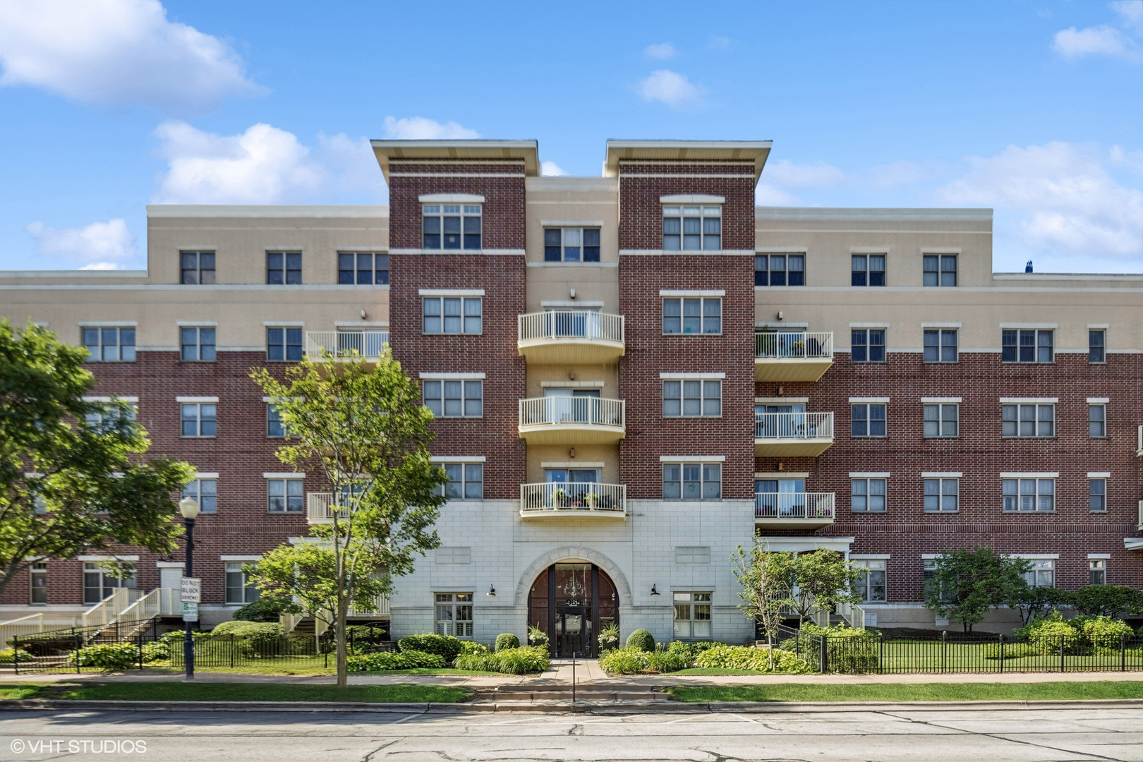 965 Rogers Street #202, Downers Grove, IL 60515