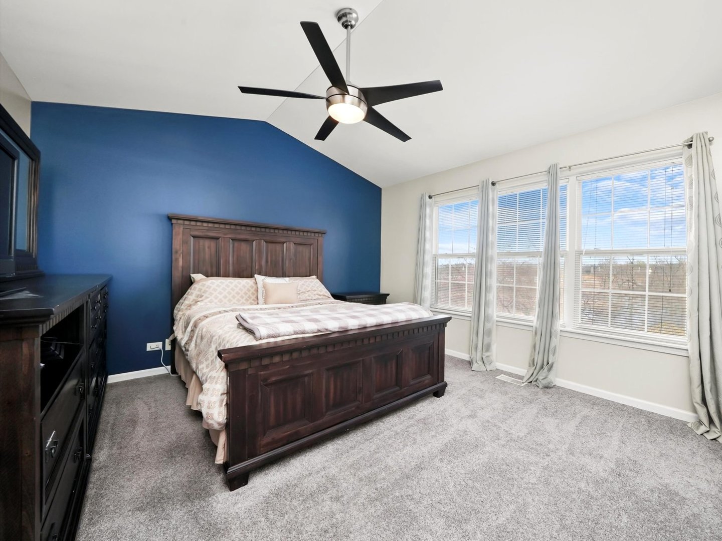 2409 Golf Ridge Circle, Naperville, IL 60563