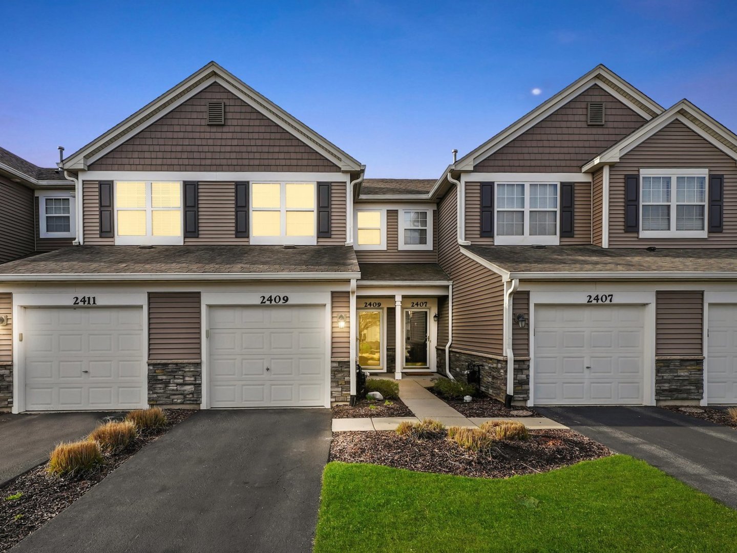 2409 Golf Ridge Circle, Naperville, IL 60563