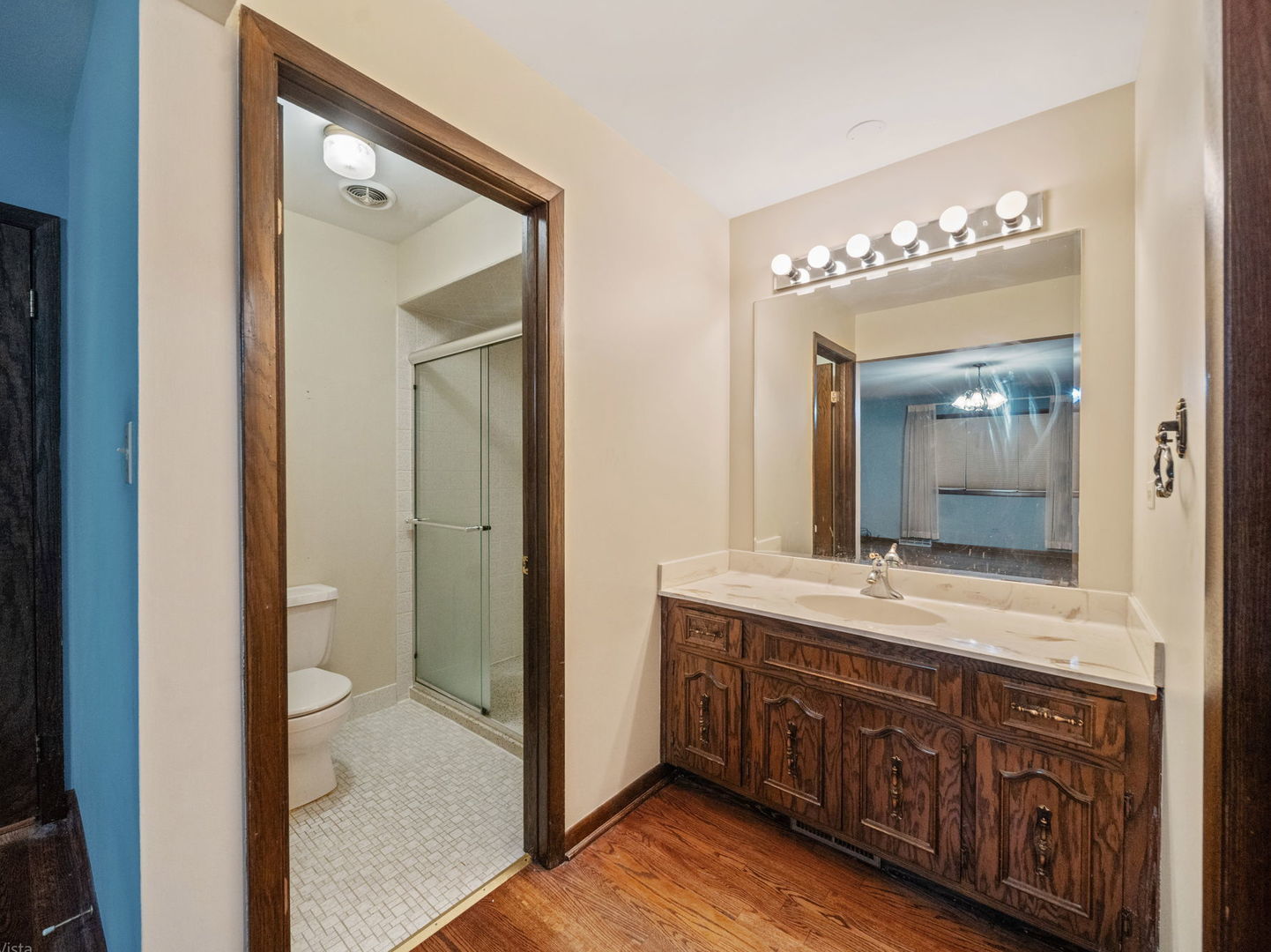 2S631 Avenue Latours, Oak Brook, IL 60523