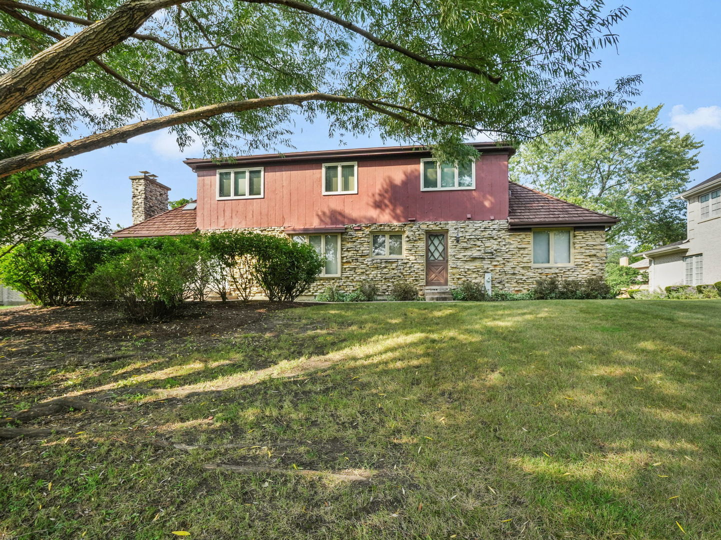 2S631 Avenue Latours, Oak Brook, IL 60523