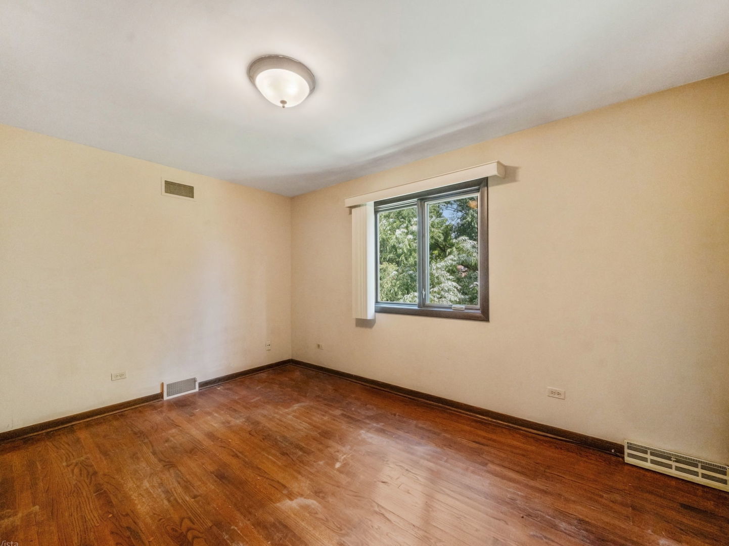 2S631 Avenue Latours, Oak Brook, IL 60523