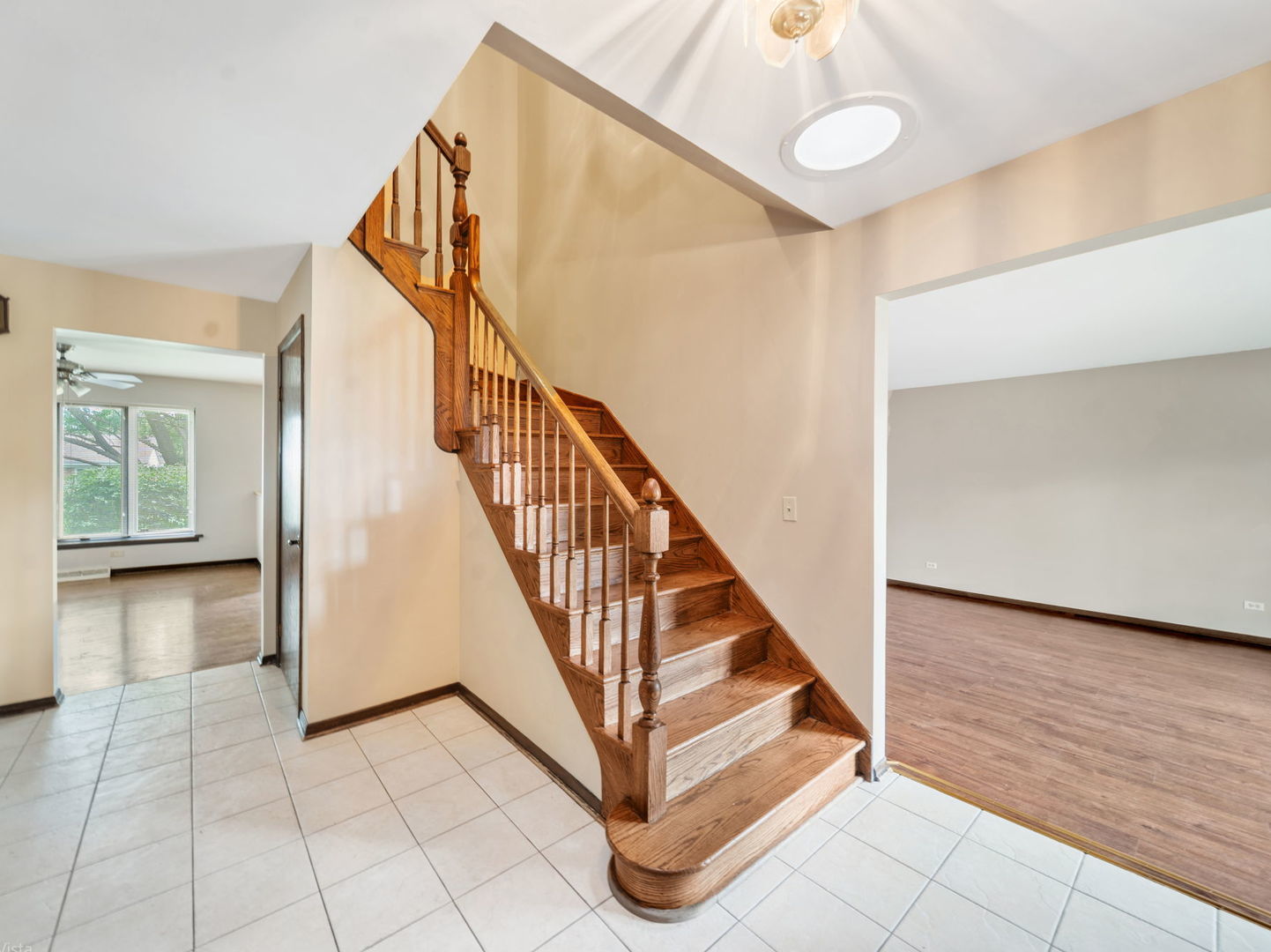 2S631 Avenue Latours, Oak Brook, IL 60523