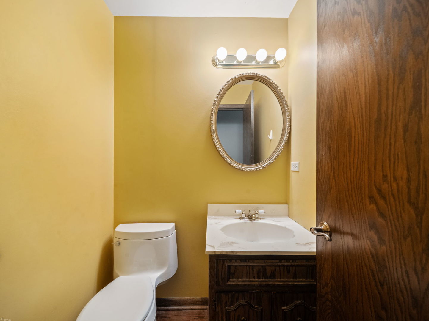 2S631 Avenue Latours, Oak Brook, IL 60523