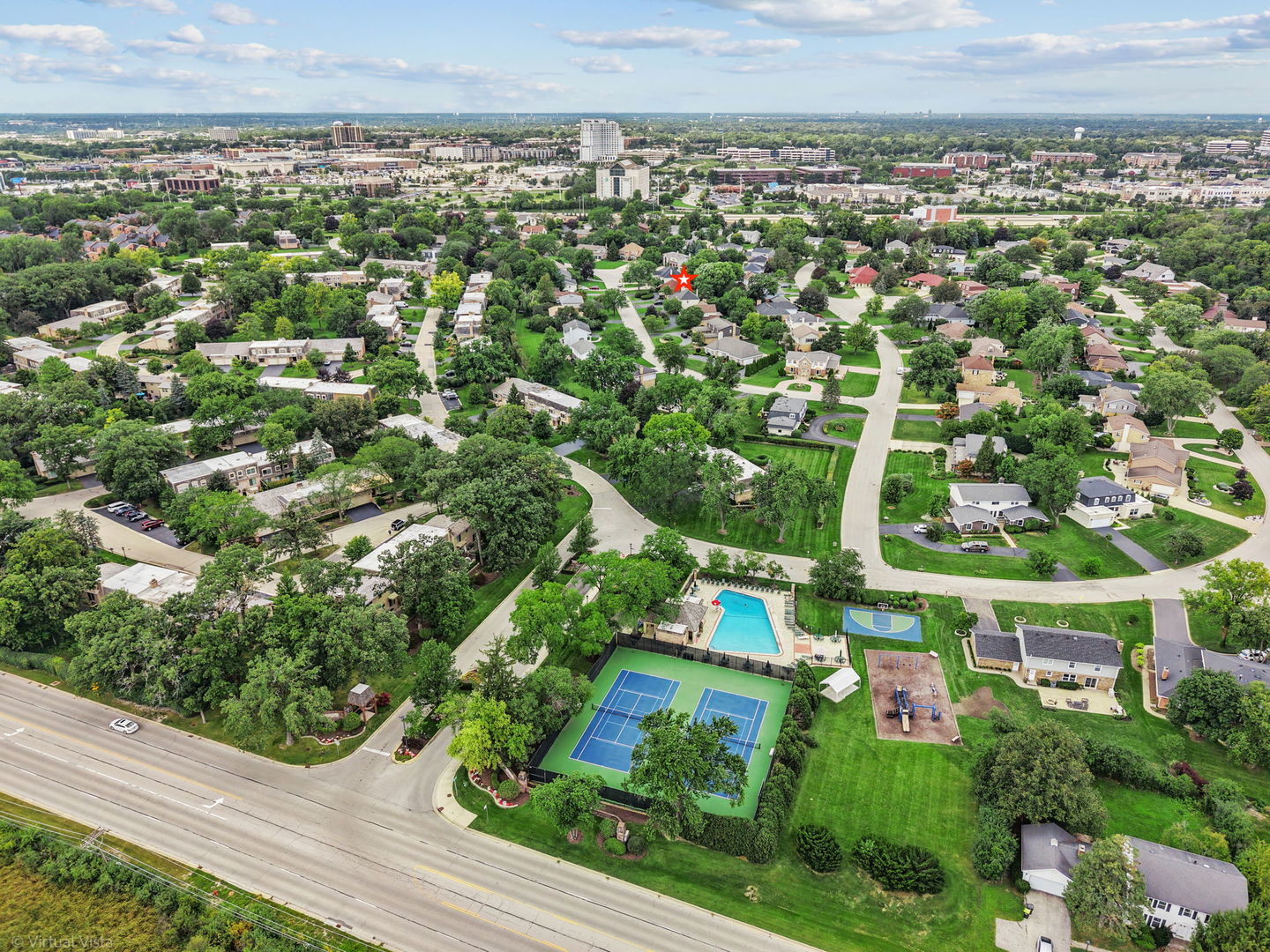 2S631 Avenue Latours, Oak Brook, IL 60523
