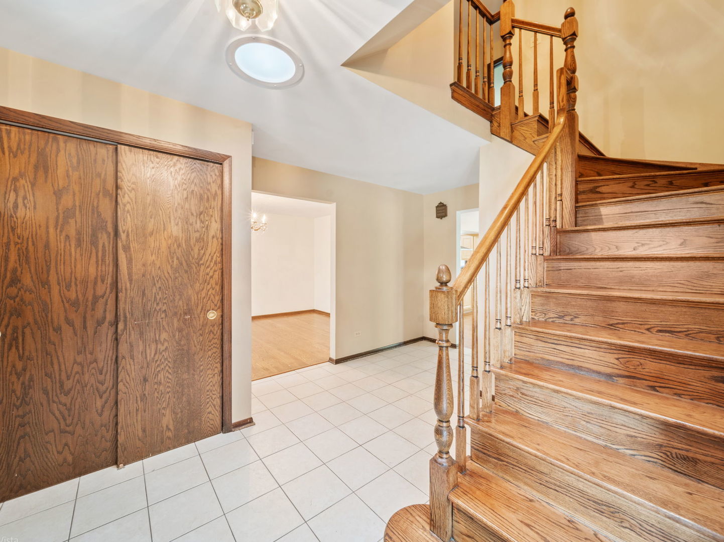 2S631 Avenue Latours, Oak Brook, IL 60523
