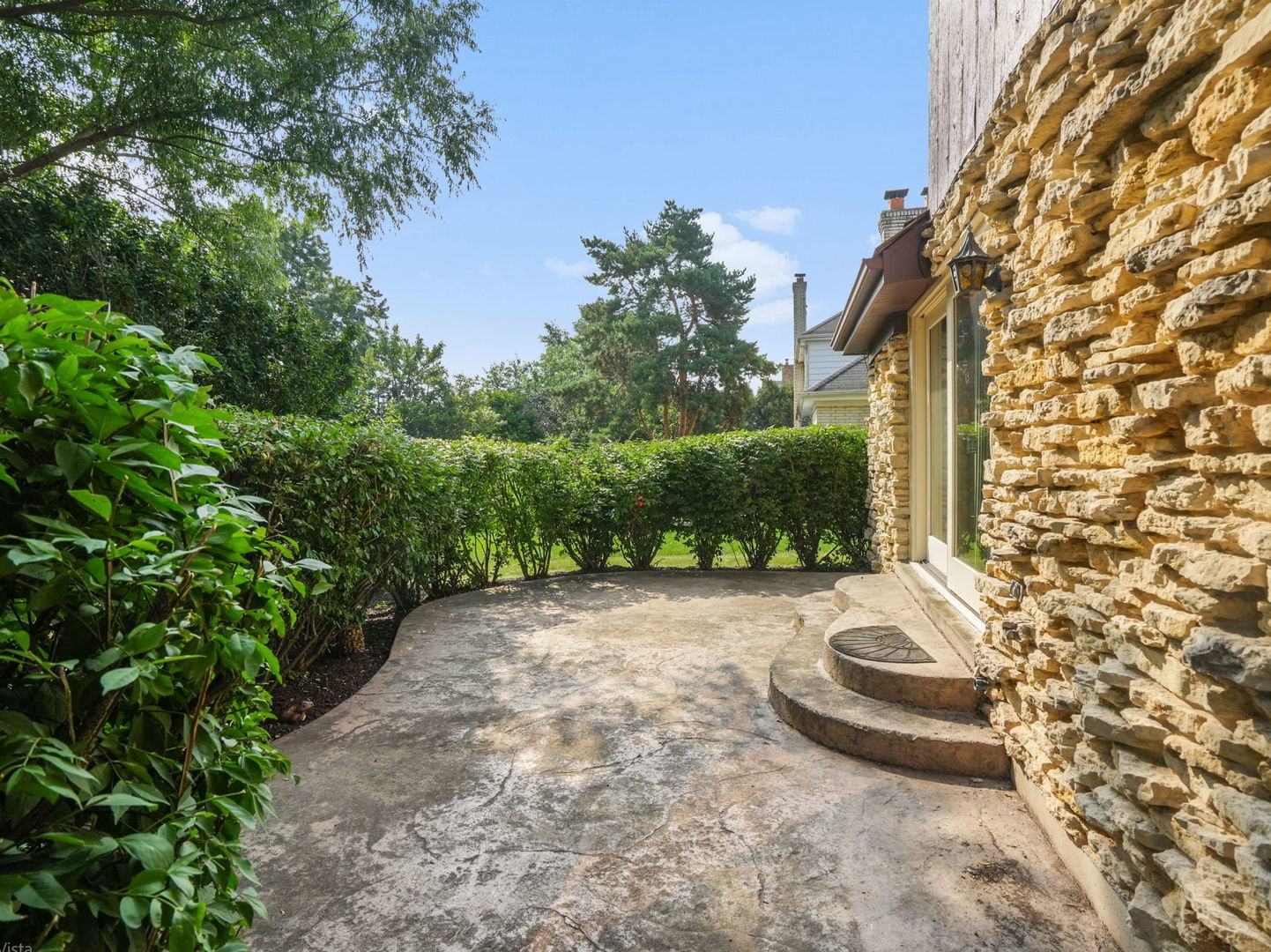 2S631 Avenue Latours, Oak Brook, IL 60523