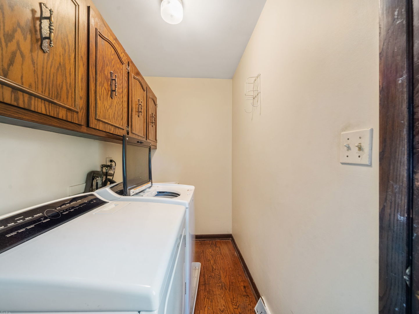 2S631 Avenue Latours, Oak Brook, IL 60523