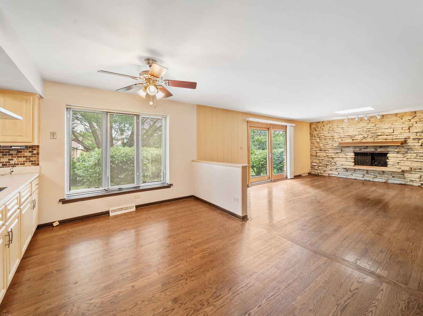 2S631 Avenue Latours, Oak Brook, IL 60523