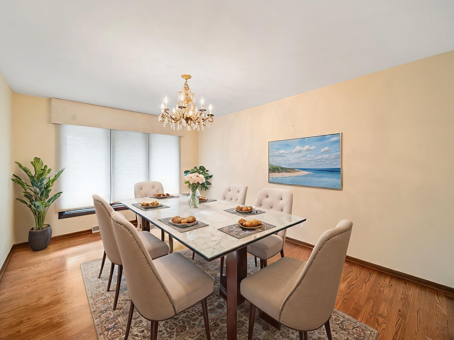 2S631 Avenue Latours, Oak Brook, IL 60523