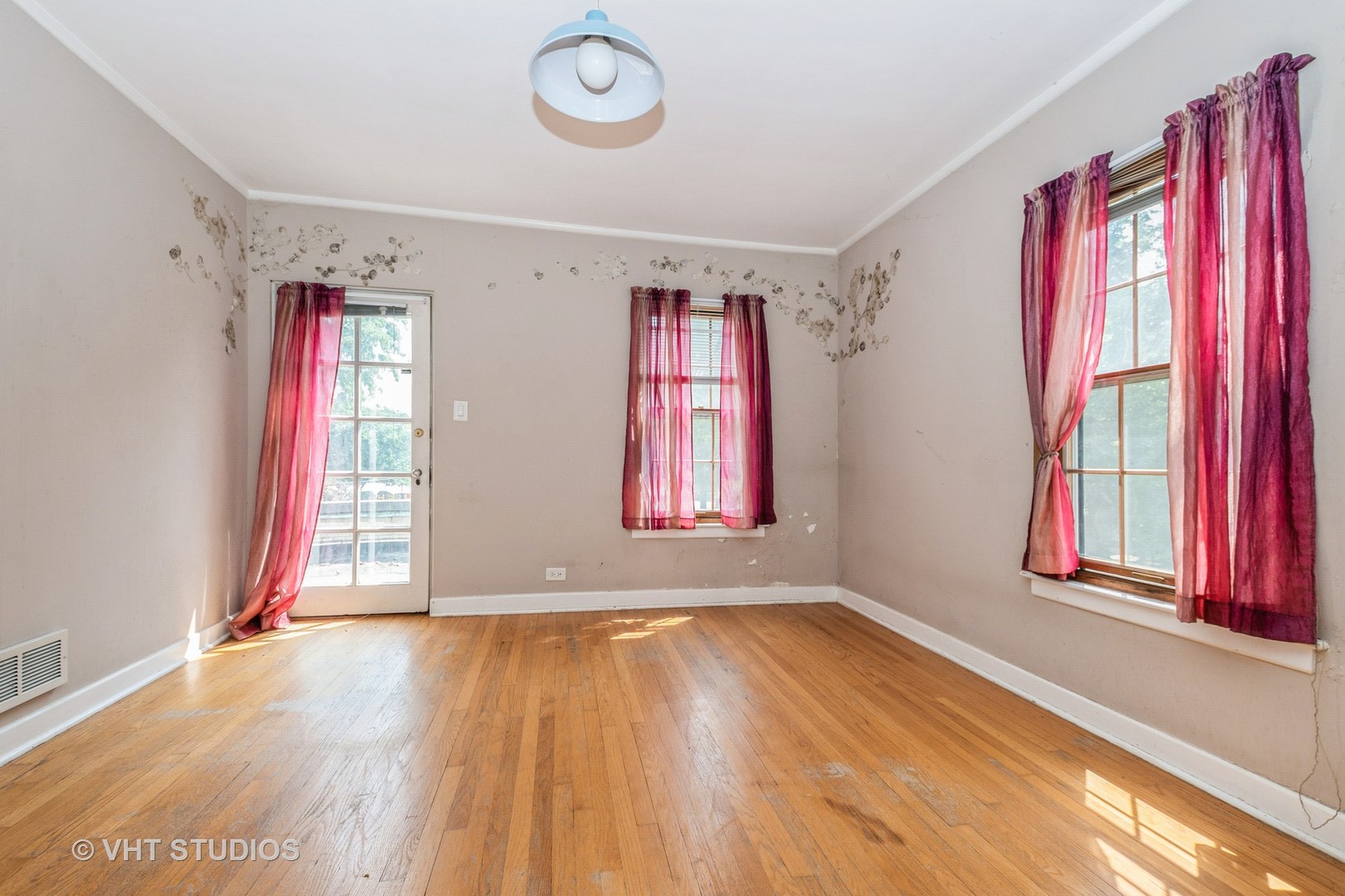 10057 S Bell Avenue, Chicago, IL 60643