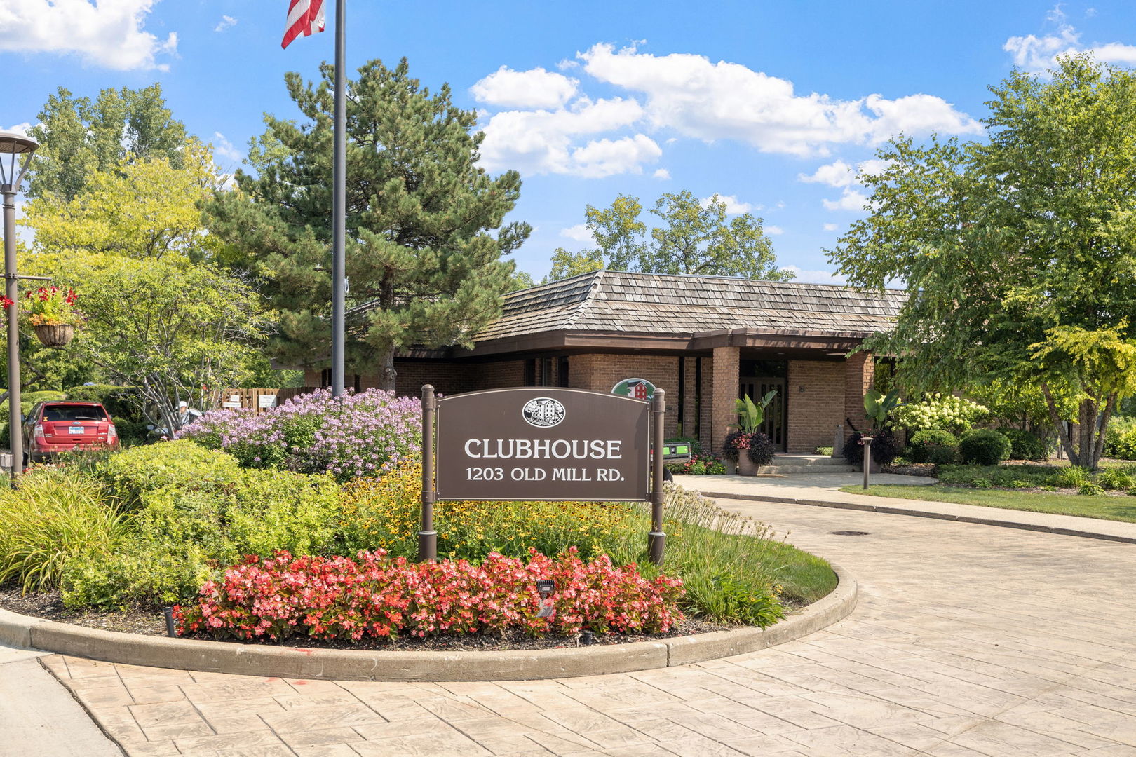 1140 Old Mill Road #201F, Hinsdale, IL 60521