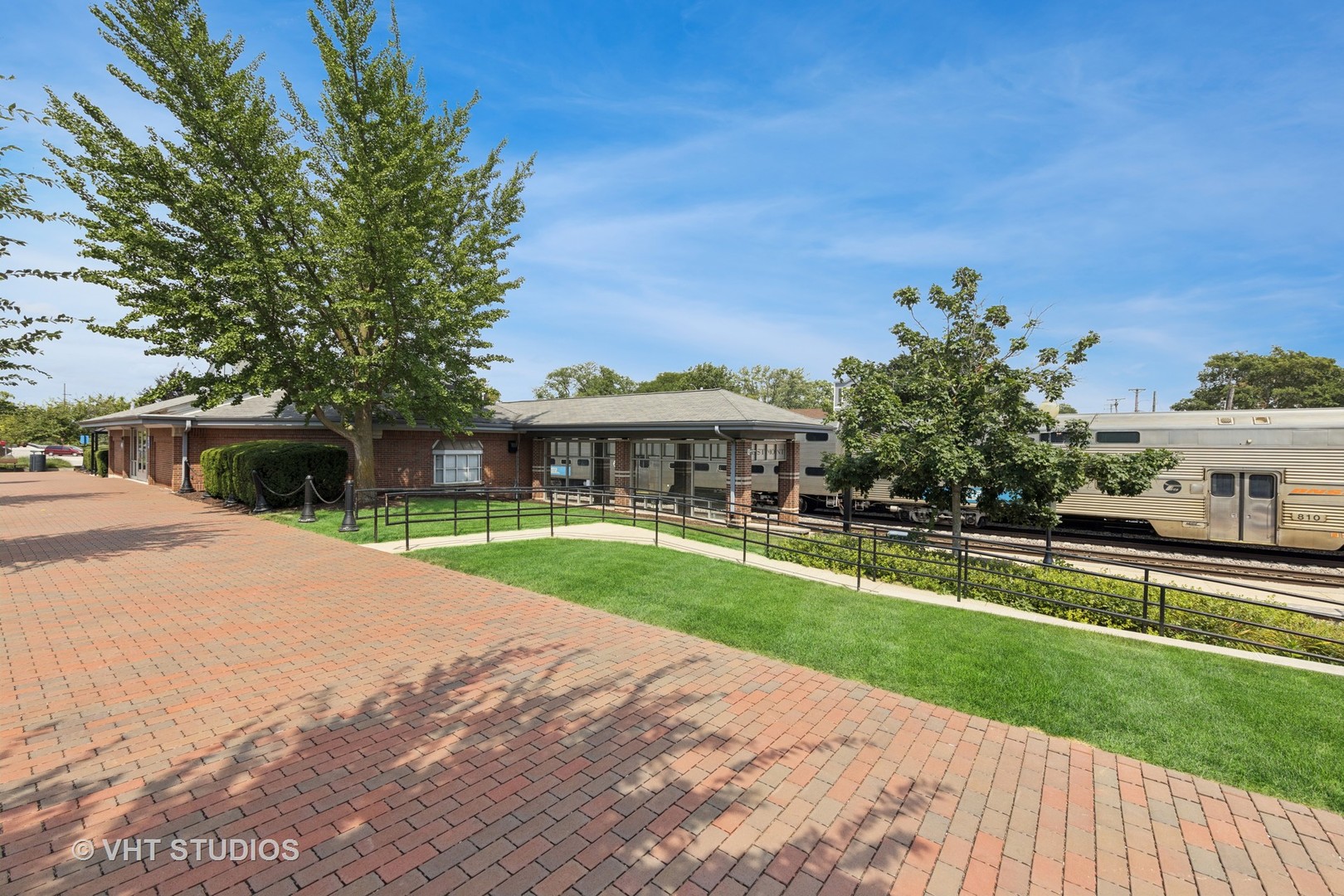 19-23 W Quincy Street, Westmont, IL 60559