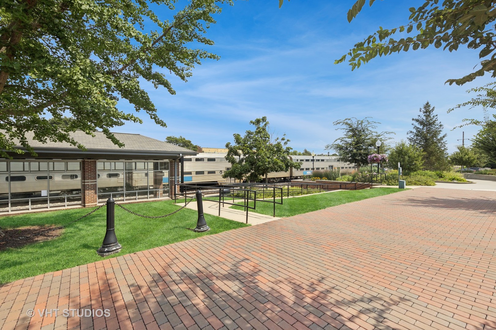 19-23 W Quincy Street, Westmont, IL 60559