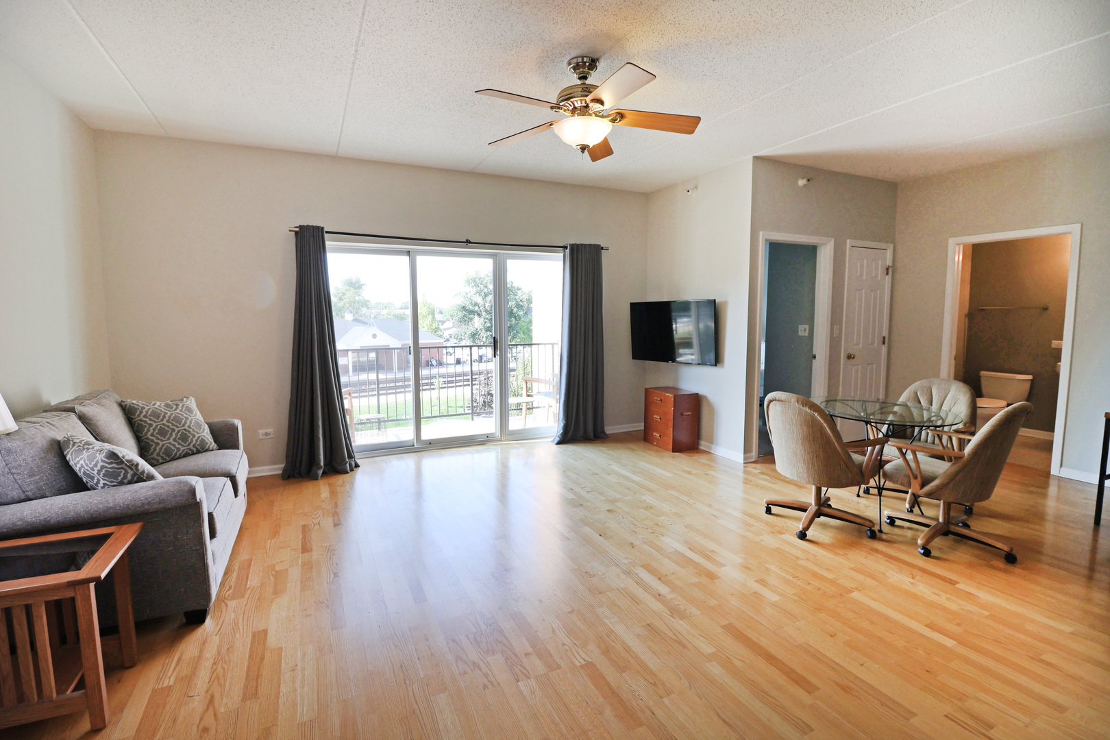 8822 Brookfield Avenue #305, Brookfield, IL 60513