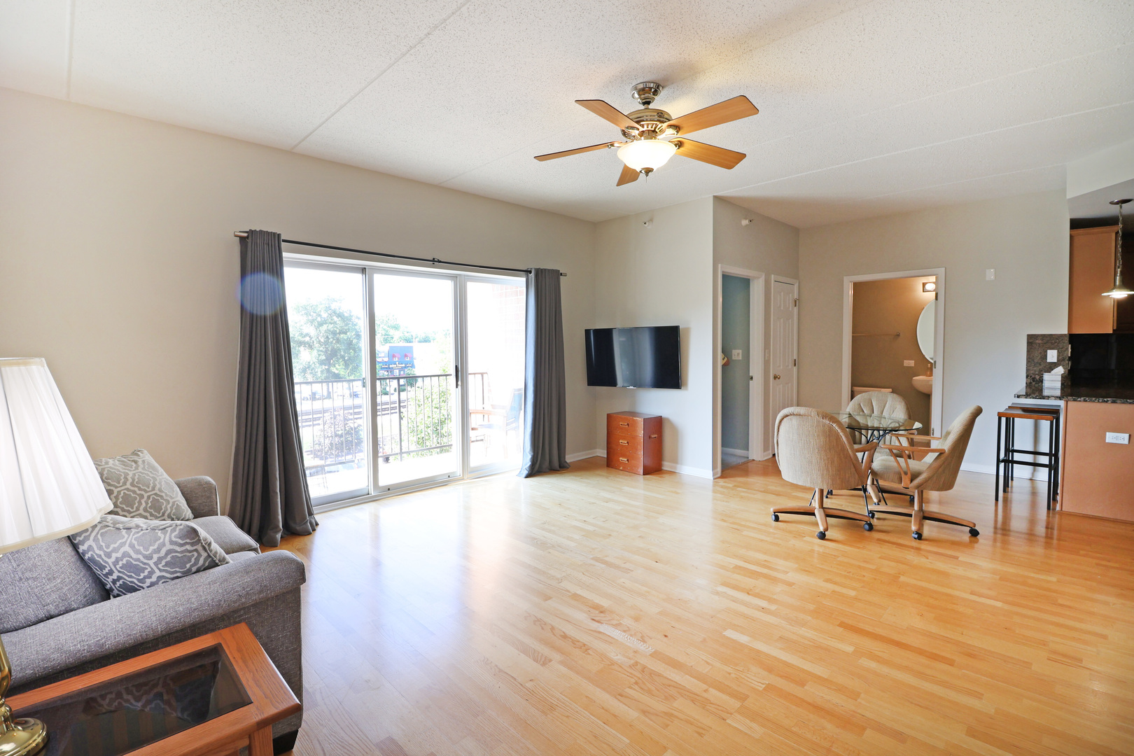 8822 Brookfield Avenue #305, Brookfield, IL 60513