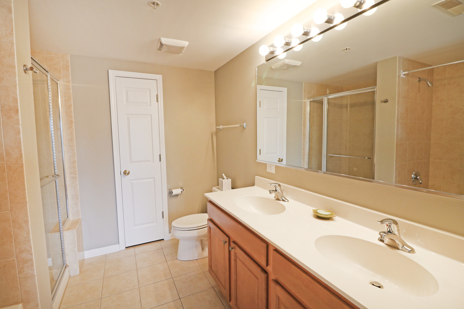 8822 Brookfield Avenue #305, Brookfield, IL 60513