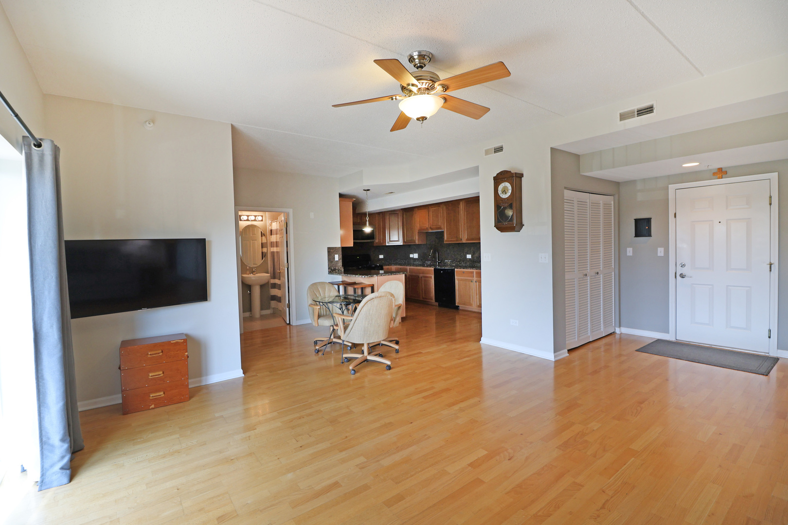 8822 Brookfield Avenue #305, Brookfield, IL 60513