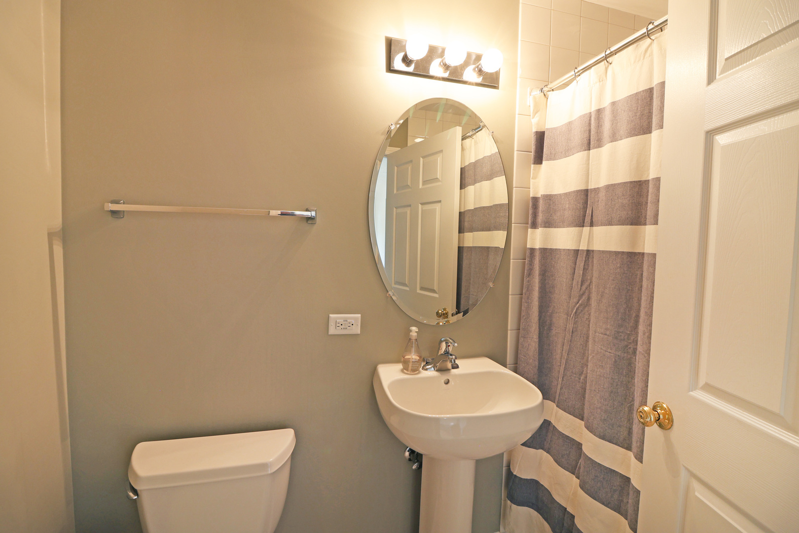 8822 Brookfield Avenue #305, Brookfield, IL 60513