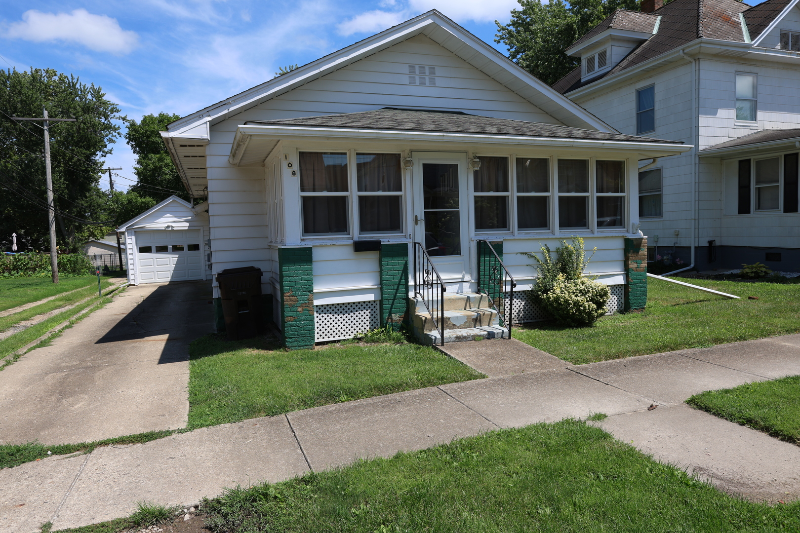 108 S Elizabeth Street, Clinton, IL 61727