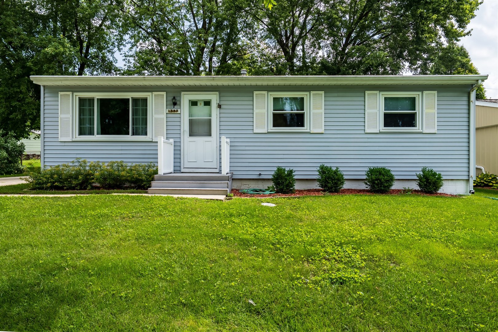 1307 Pinehurst Drive, Bloomington, IL 61704