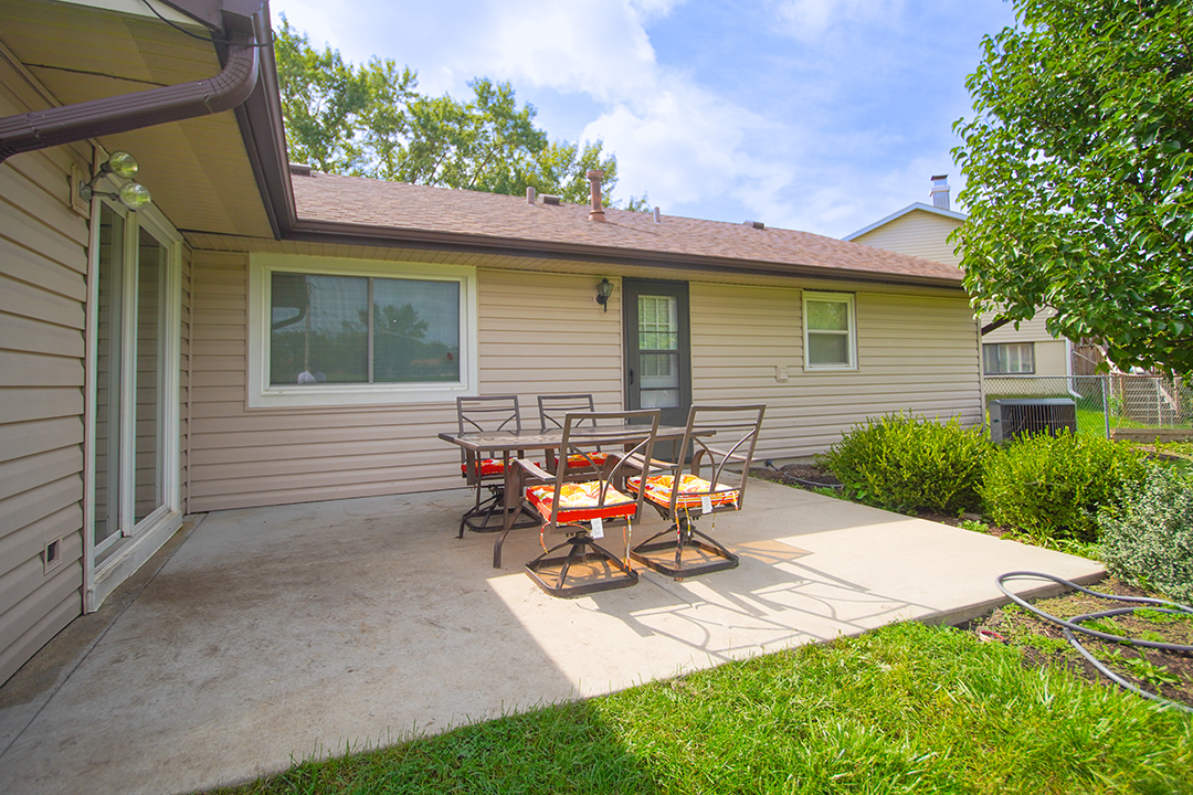 408 Beebe Court, Streamwood, IL 60107