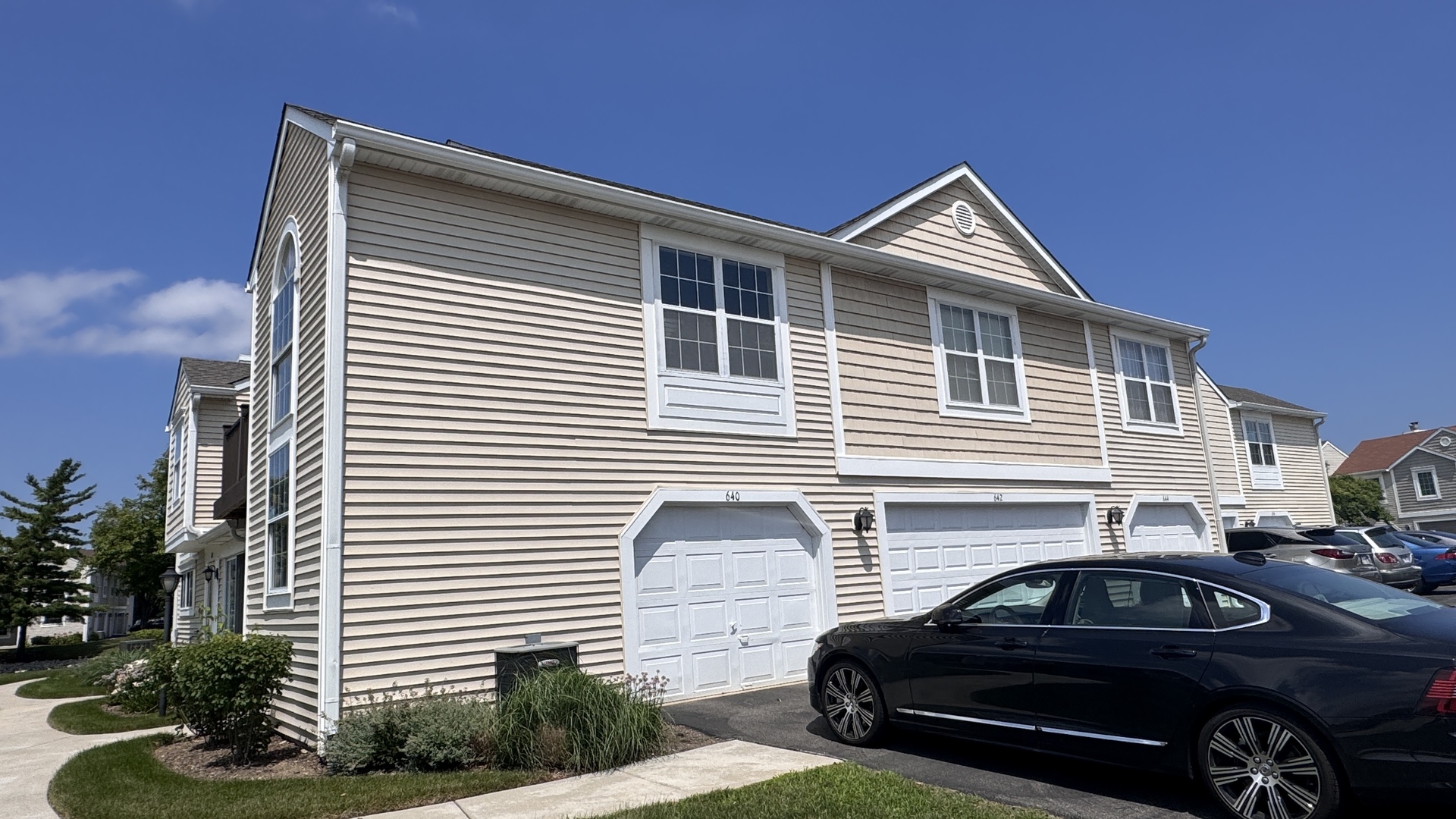 640 Le Parc Circle, Buffalo Grove, IL 60089