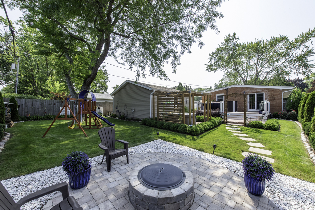 919 Charles Avenue, Winthrop Harbor, IL 60096