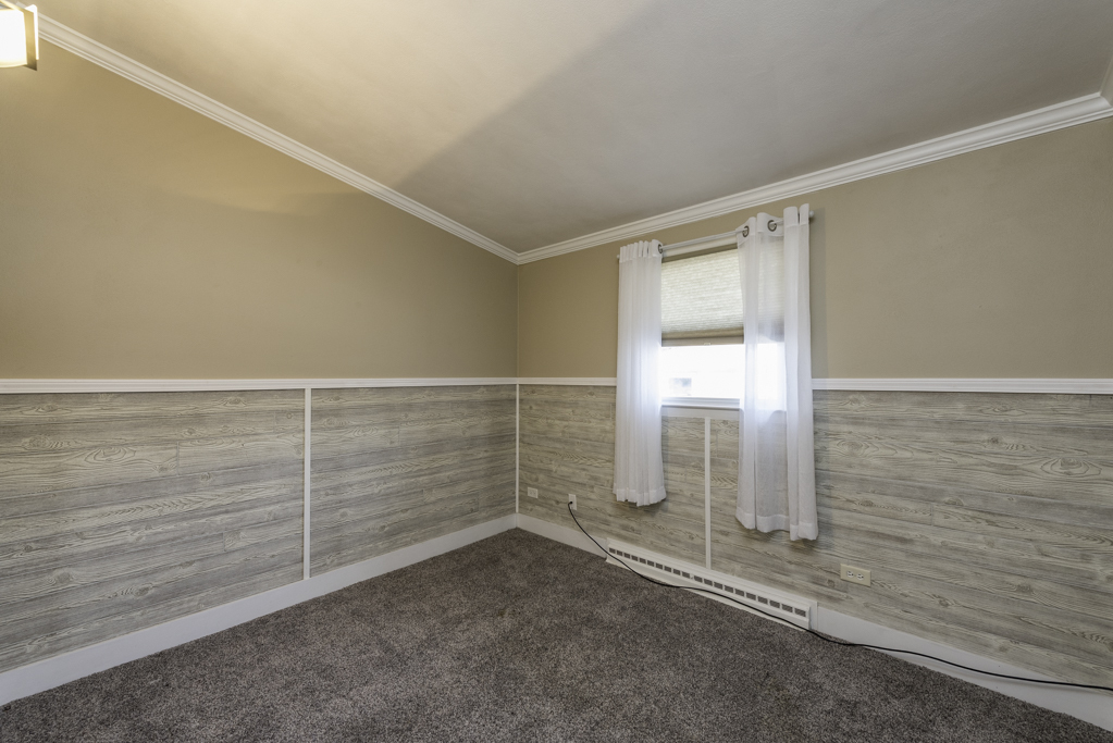 919 Charles Avenue, Winthrop Harbor, IL 60096