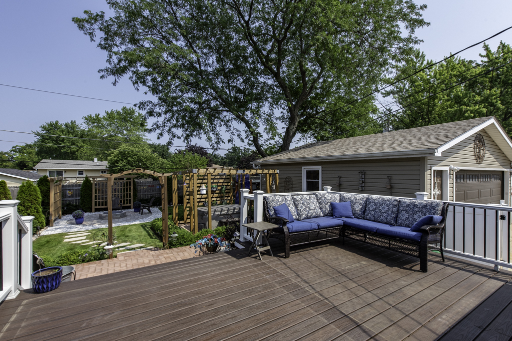 919 Charles Avenue, Winthrop Harbor, IL 60096
