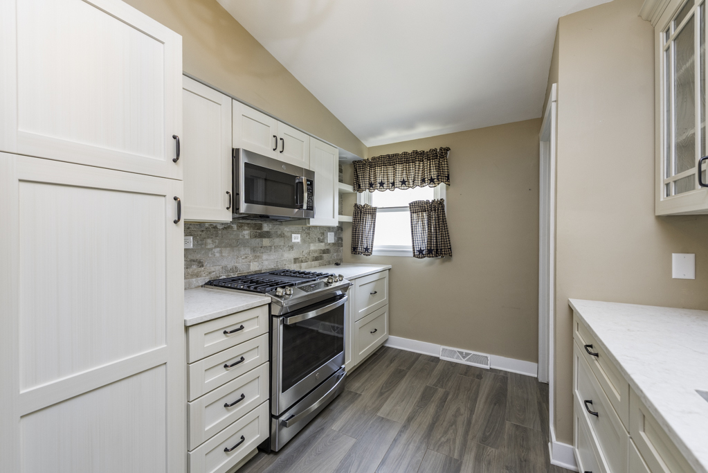 919 Charles Avenue, Winthrop Harbor, IL 60096