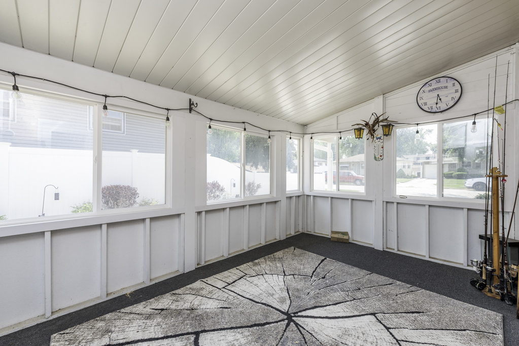 919 Charles Avenue, Winthrop Harbor, IL 60096
