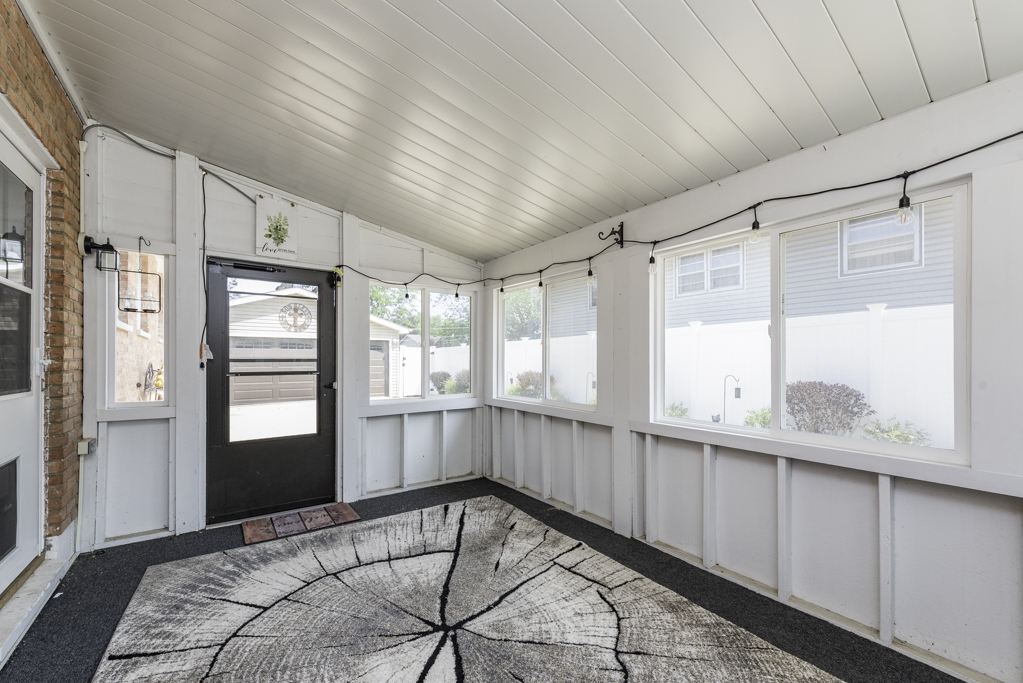 919 Charles Avenue, Winthrop Harbor, IL 60096