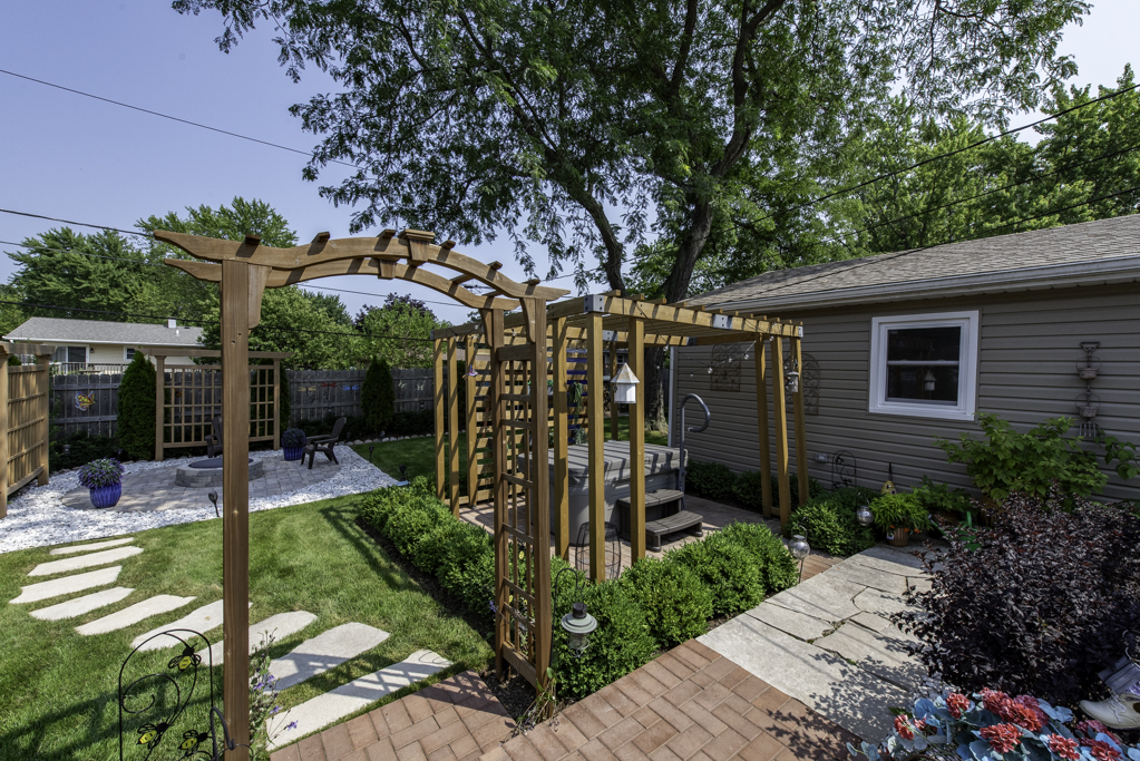 919 Charles Avenue, Winthrop Harbor, IL 60096